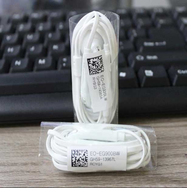Universal Samsung S6 S7 earbuds with Mic & Volume control